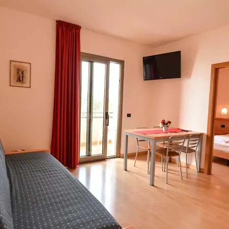 Lido Aparthotel 3*